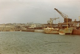 826a