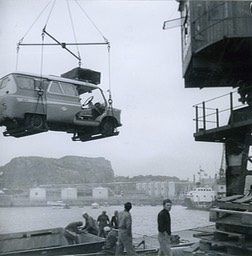 827b